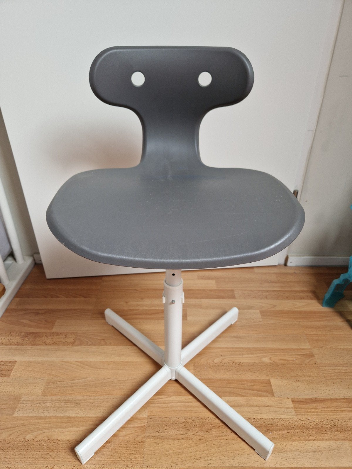 Molte grijze kinder bureau stoel van Ikea, Ophalen, Zo goed als nieuw, Grijs