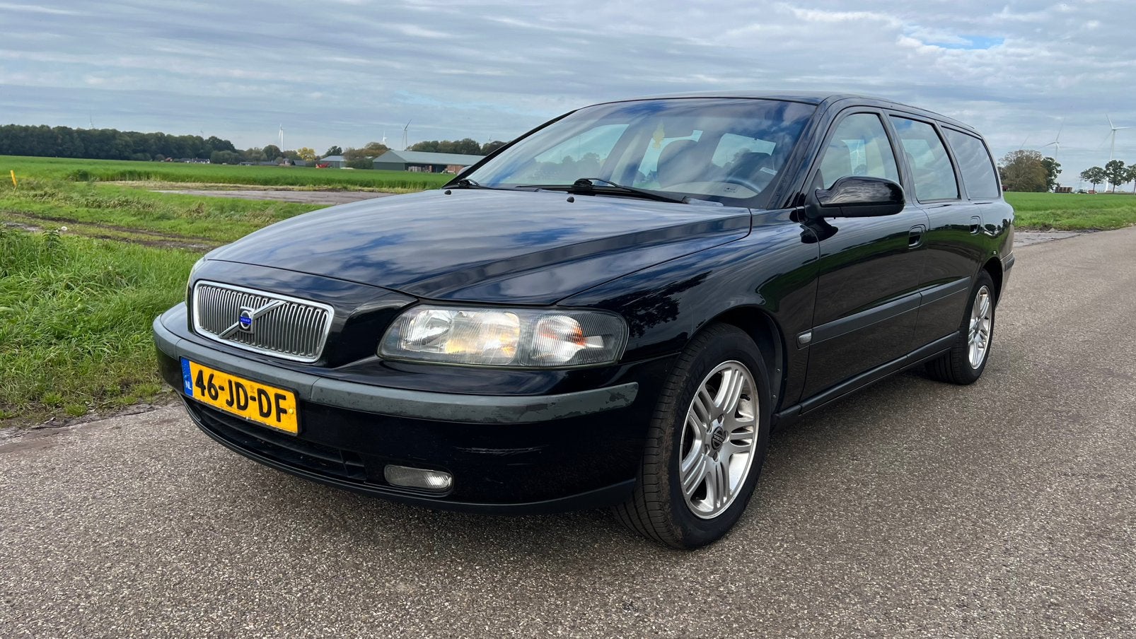 Volvo V70 2.4 140PK 2002 LPG, Auto's, Voorwielaandrijving, 1800 kg, Beige, Zwart