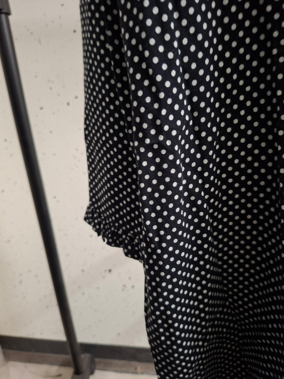 H&M Blouse Zwart met Witte Stippen - Maat 36, Kleding | Dames, Blouses en Tunieken, H&M, Zwart, Ophalen of Verzenden, Maat 36 (S)