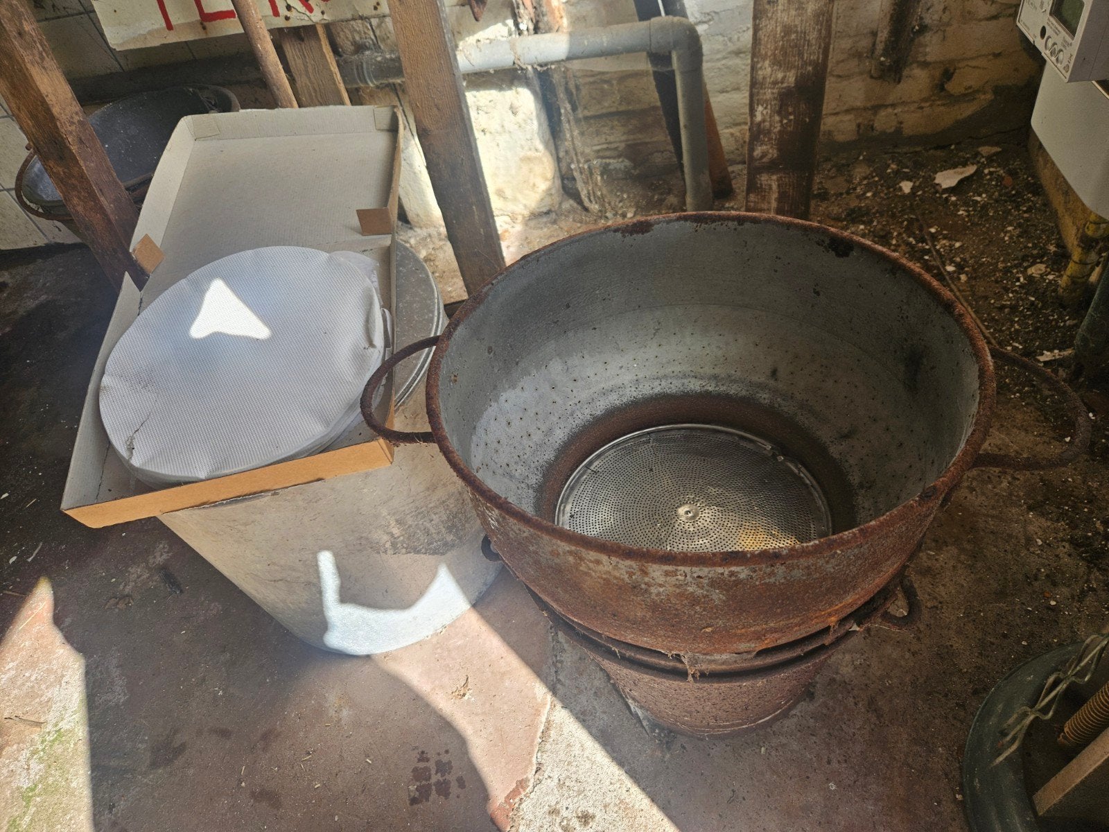 Filterinstallatie voor melkbus met oude filters, Ophalen
