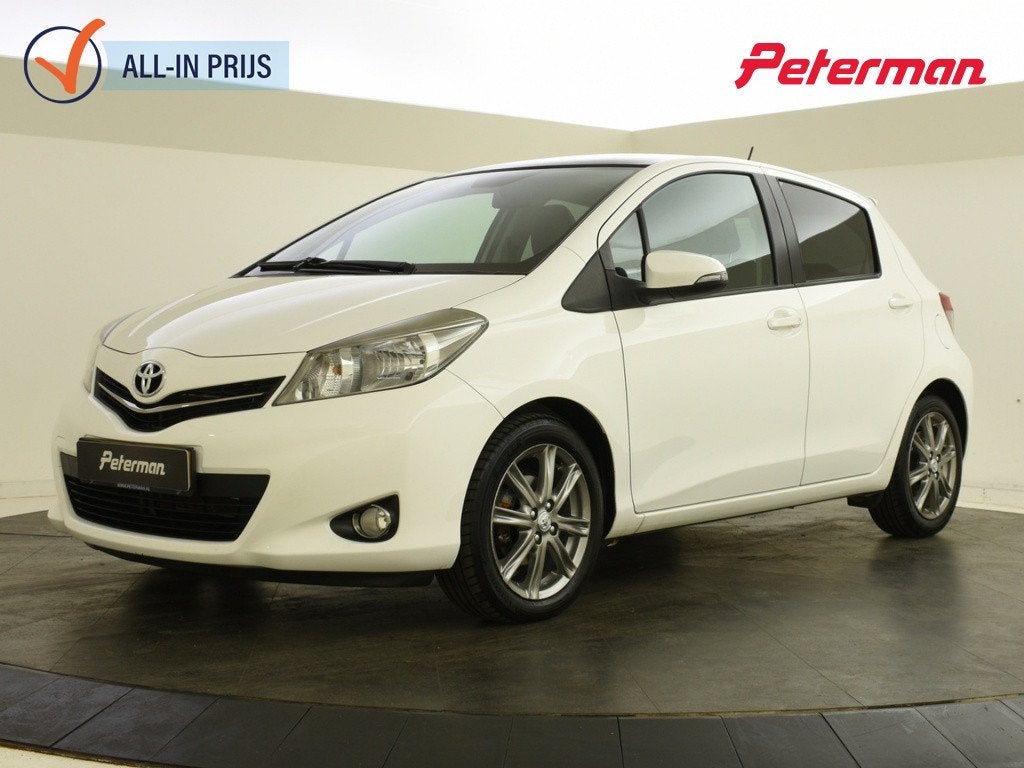 Toyota Yaris 1.3 VVT-i Aspiration | Panoramadak | Navigatie, 4 cilinders, Wit, 1329 cc, Bedrijf
