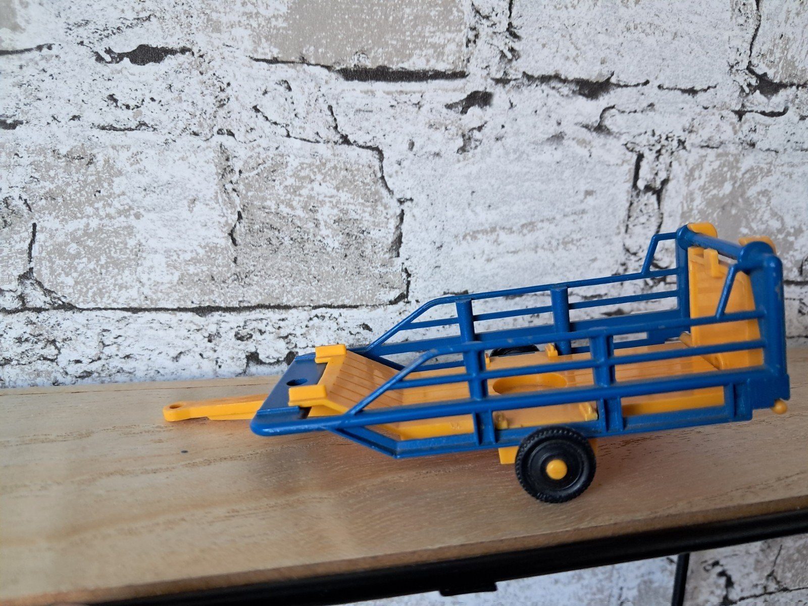 Britains bale sledge/ balenslee, Hobby en Vrije tijd, Ophalen of Verzenden, Gebruikt, Tractor of Landbouw, Britains