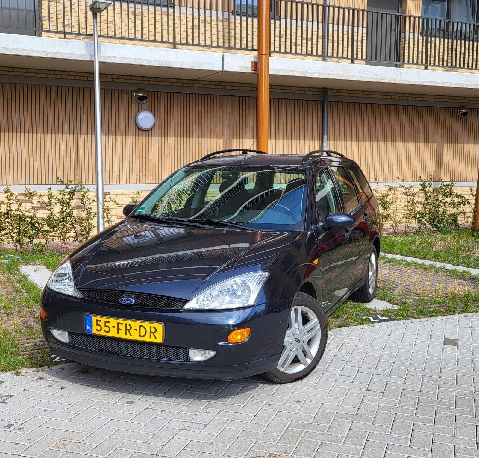 Ford Focus 1.8 stationwagon 2000 Blauw - goed onderhouden!, Stof, Zwart, 4 cilinders, Blauw