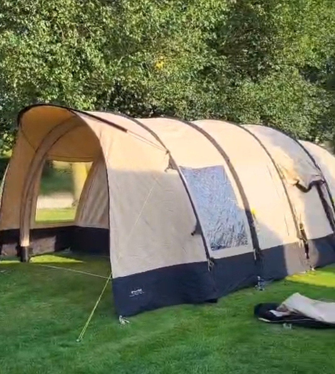 Eurotrail opblaasbare tunneltent voor 4-5personen., Caravans en Kamperen, Tenten, Ophalen, Zo goed als nieuw, Tot en met 6