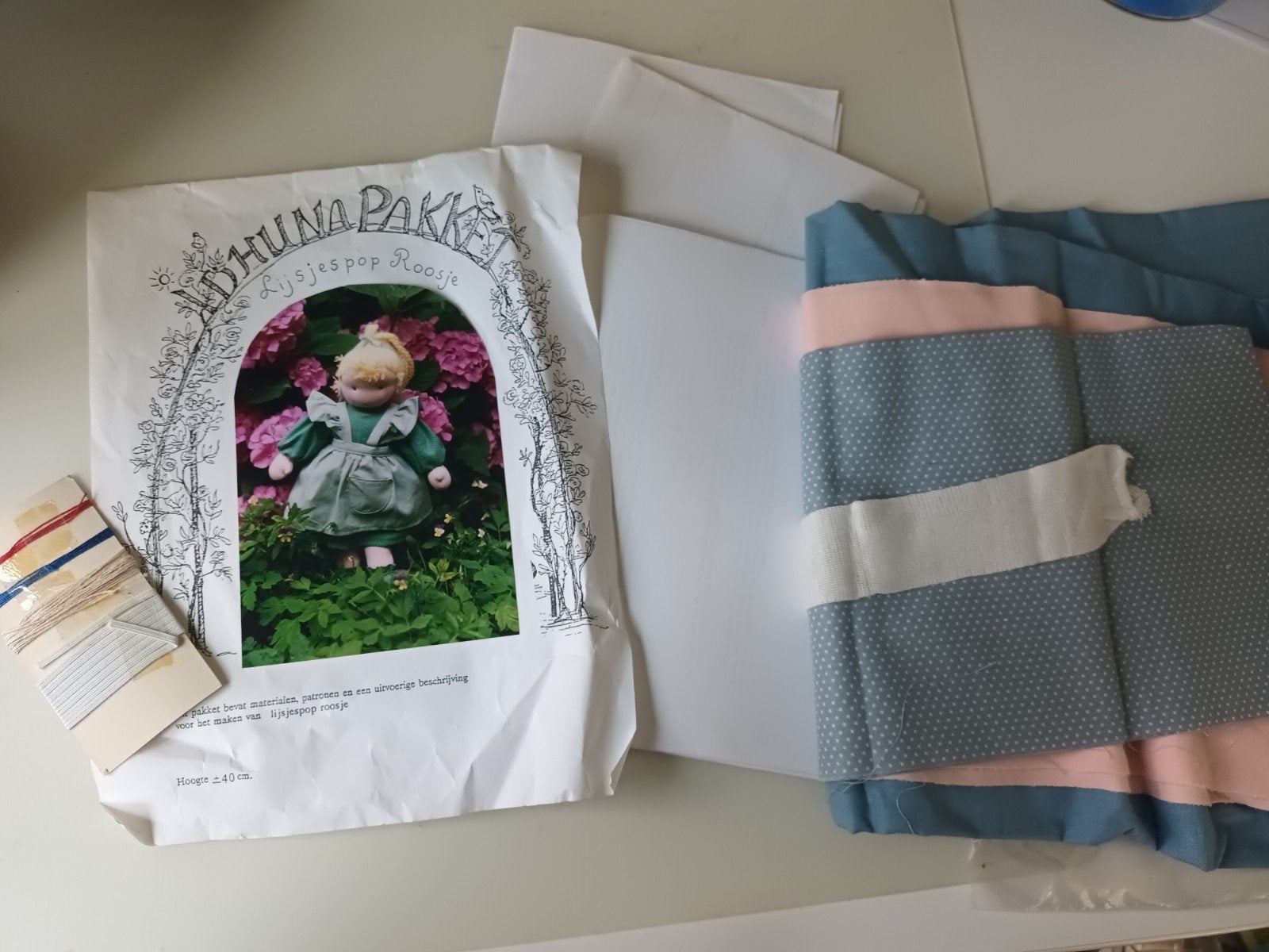 Idhuna pakket lijsjespop Roosje poppenpakket pop zelf maken, Hobby en Vrije tijd, Stoffen en Lappen, Ophalen of Verzenden, Nieuw