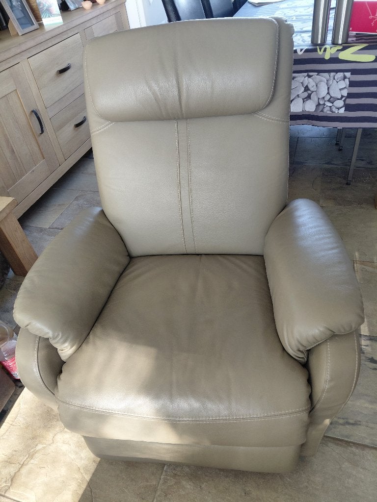 Leren electrische relax fauteuil, Ophalen, Zo goed als nieuw, 75 tot 100 cm, Grijs/bruin leer