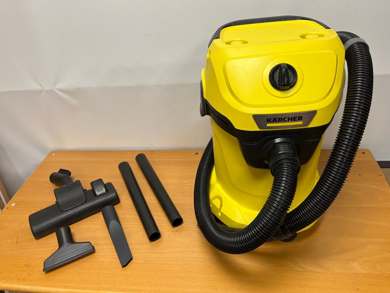 Kärcher WD 3 Nat- en Droogzuiger - 1000W, 15L, Ophalen, Inclusief accessoires, Gebruikt, Kärcher