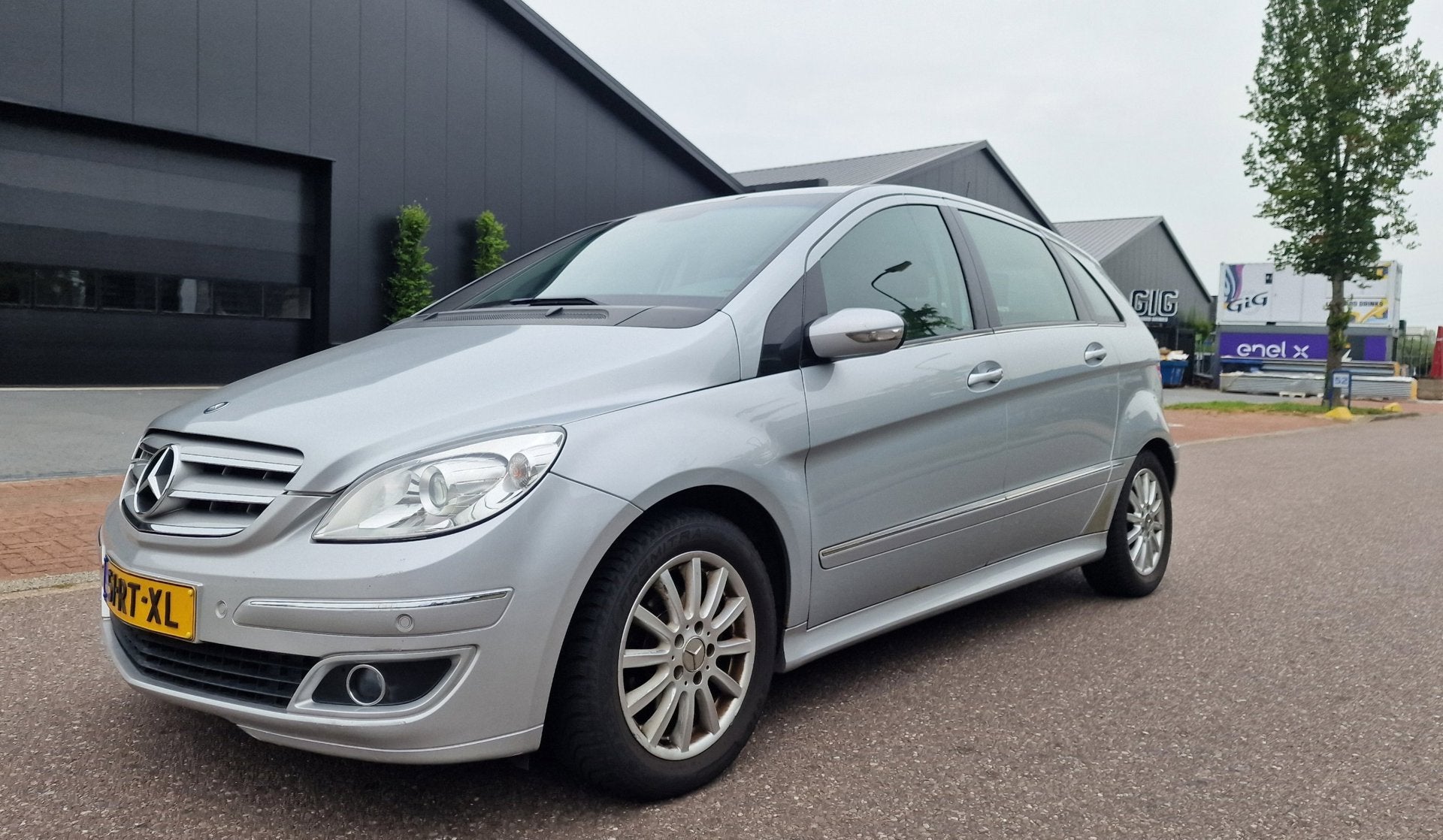 Mercedes-Benz B-klasse 170 AUTOMAAT NAVI PSENSOR TREKHAAK 2, Auto's, Gebruikt, Zwart, 4 cilinders, 400 kg