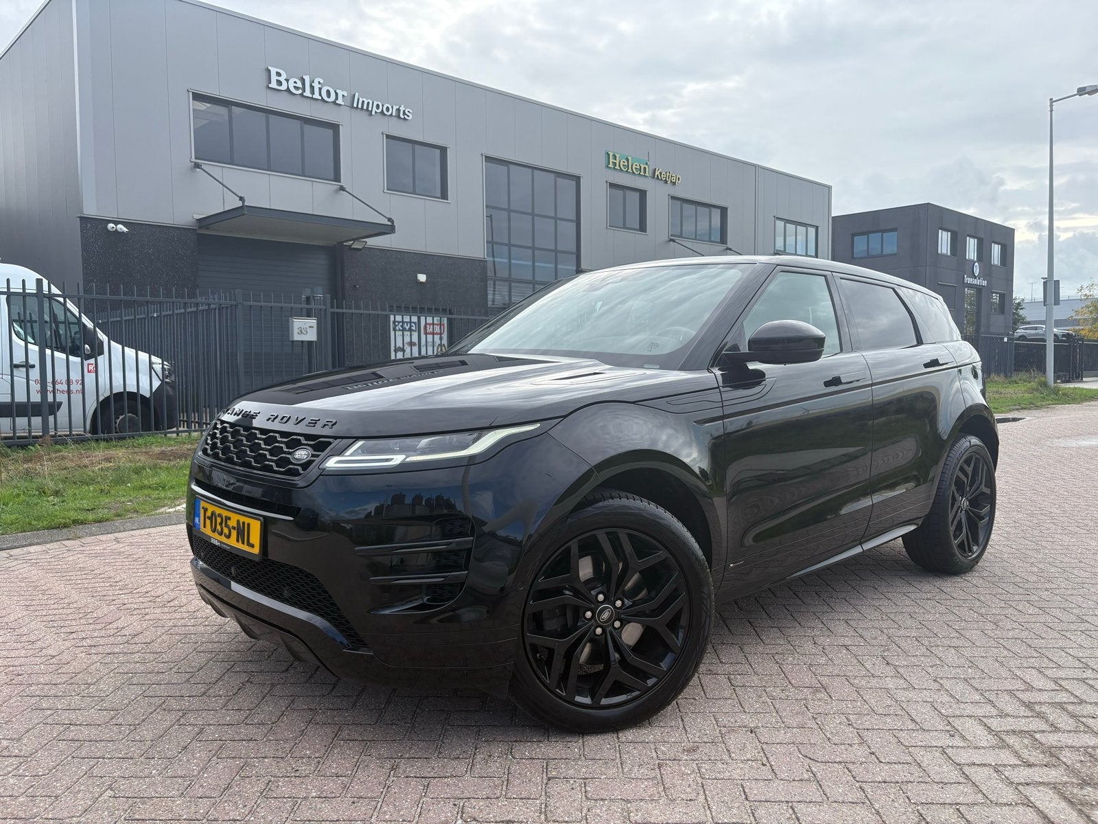 Land Rover Range Rover Evoque D180 180pk AWD Aut 2020 Zwart, Auto's, Automaat, Dealer onderhouden, 4 cilinders, Zwart