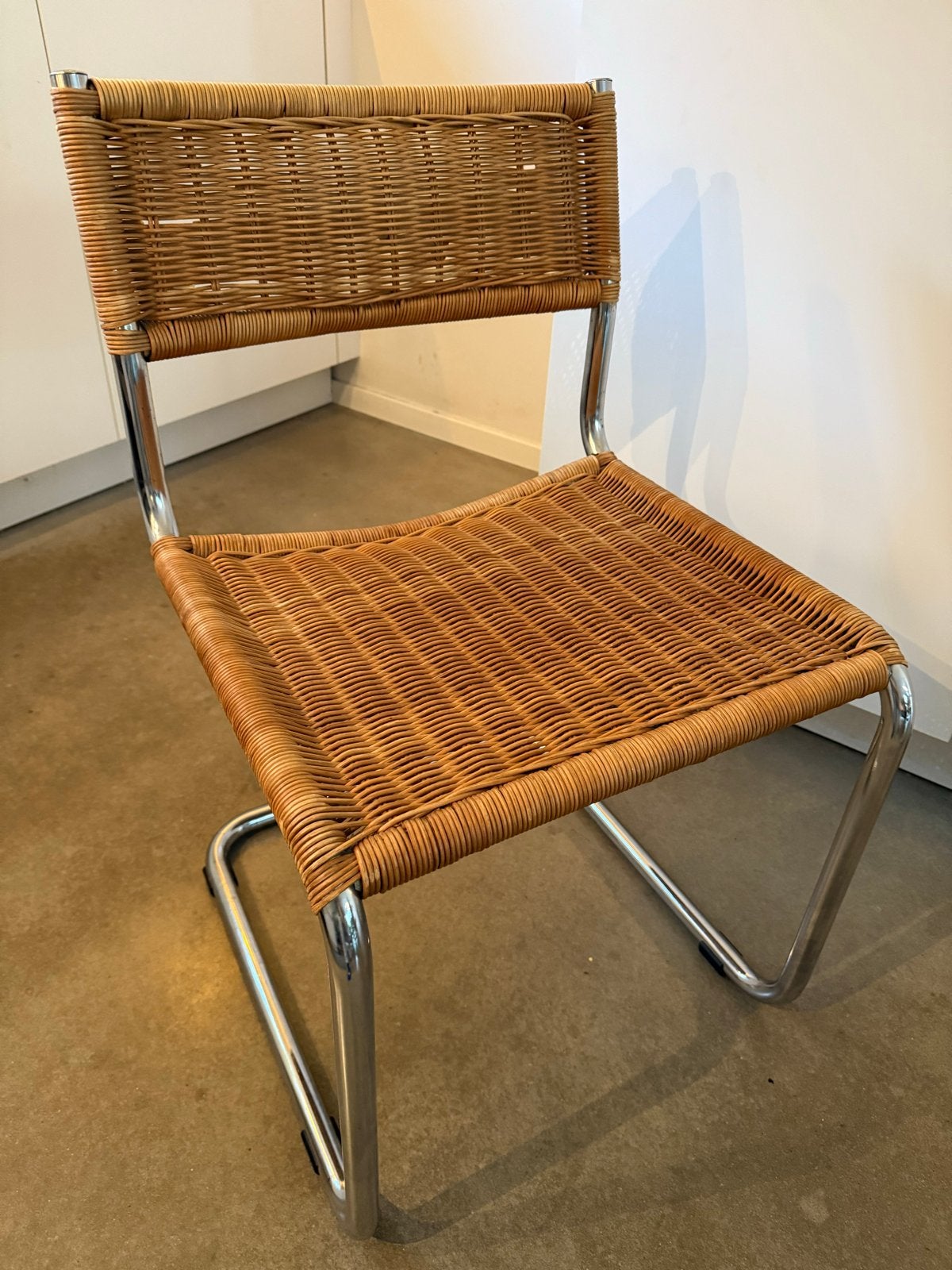 Vintage Bauhaus buisframe stoel - midcentury riet design, Ophalen, Overige kleuren, Zo goed als nieuw, Metaal