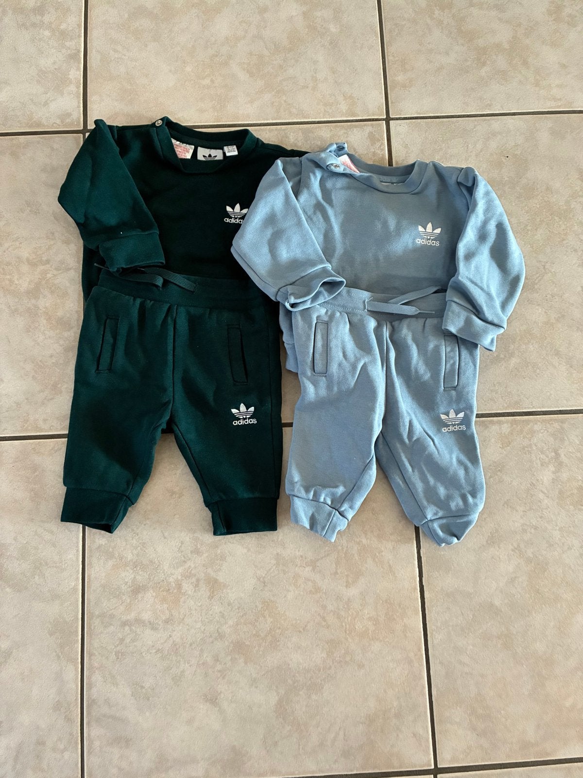 Adidas Baby Trainingspakken Set (2 stuks), Ophalen, Zo goed als nieuw, Jongetje of Meisje