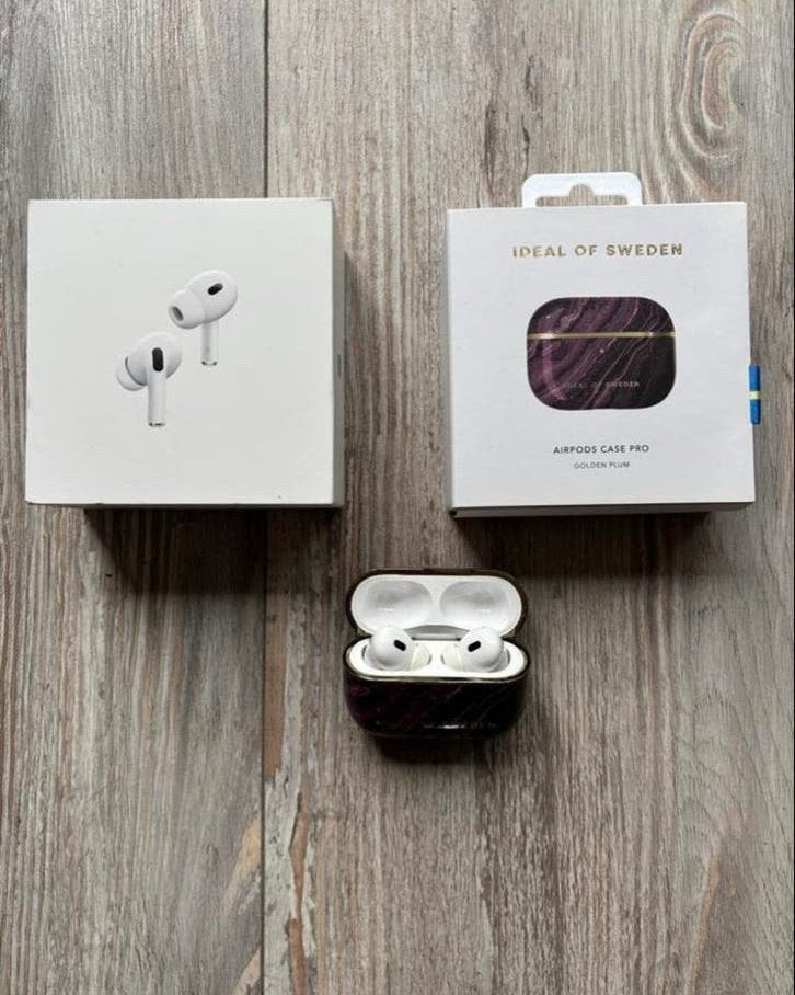 Apple AirPods Pro 2 met Ideal of Sweden hoesje