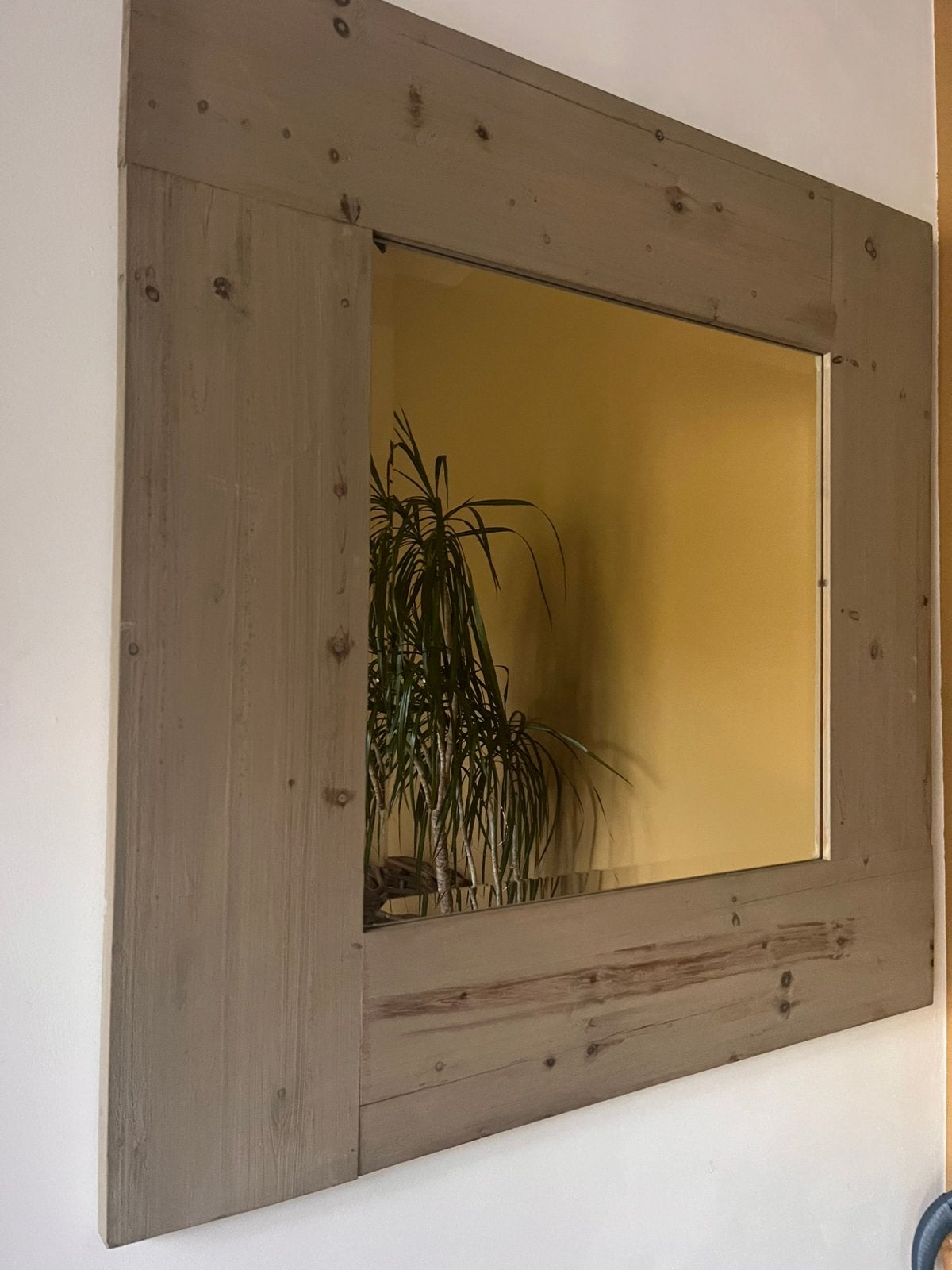 Twee identieke spiegels met grijs-houten kader, Ophalen, Minder dan 50 cm, Zo goed als nieuw, Minder dan 100 cm
