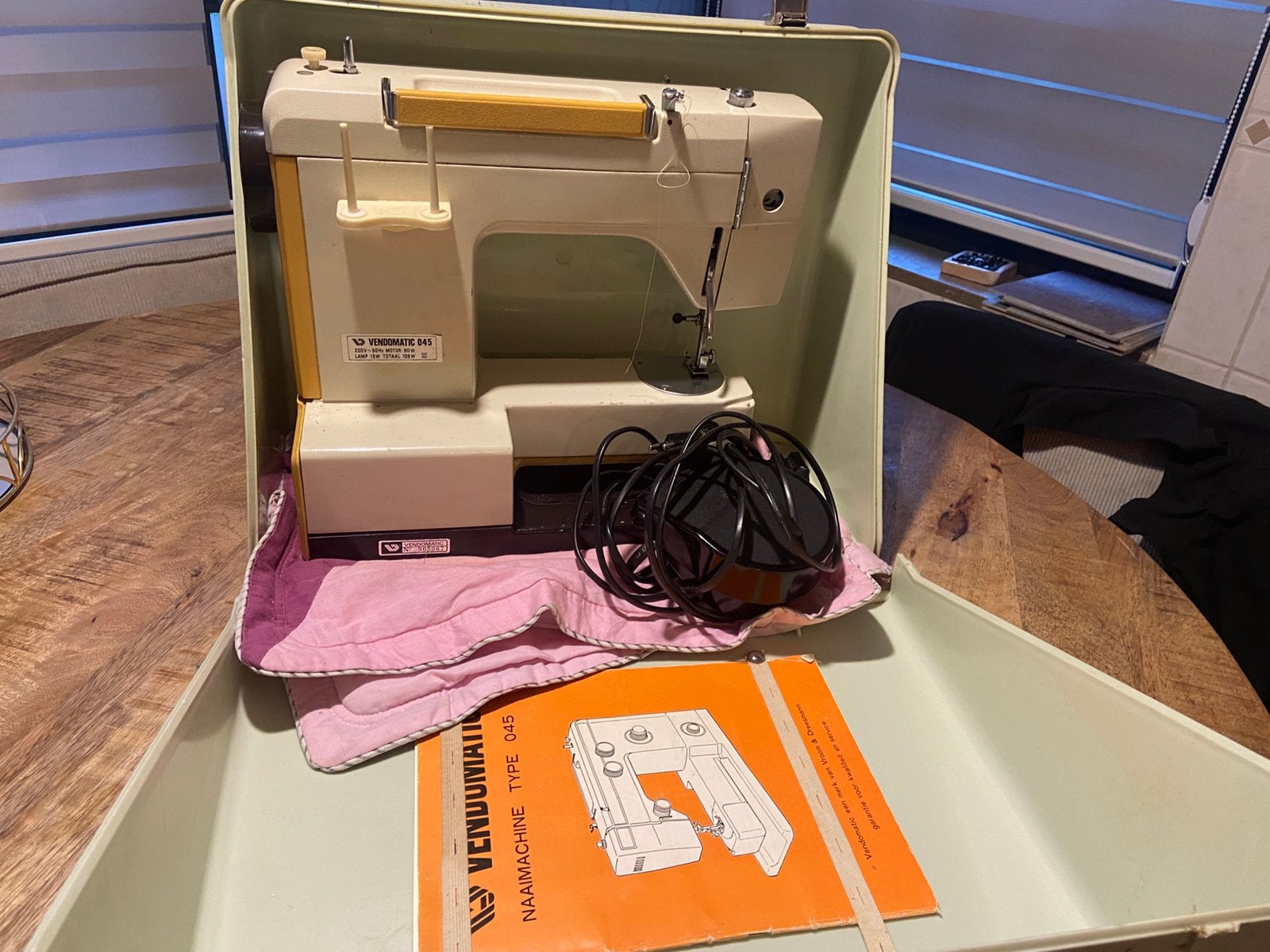 Naaimachine vendomatic, Ophalen, Zo goed als nieuw, Naaimachine, Overige merken