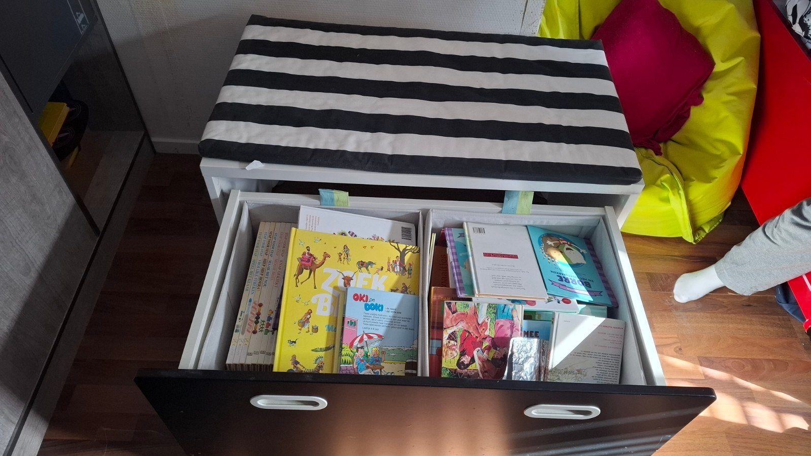 IKEA bankje met opbergruimte en gestreept kussen, Ophalen, Hout, Gebruikt, Minder dan 75 cm
