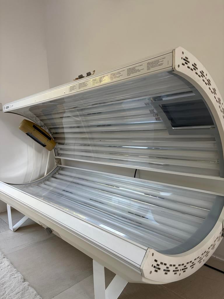 Dubbelzijdige zonnebank met gezichtsbruiner en ventilator, Ophalen, Gebruikt, Zonnebank dubbelzijdig, 15 lampen of meer