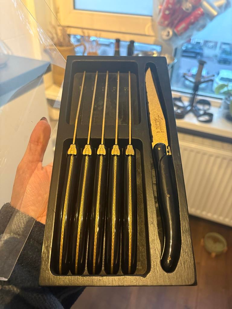 4 x 6 Gouden Laguiole steakmessen - lichte gebruikerssporen, Huis en Inrichting, Keuken | Bestek, Ophalen of Verzenden, Gebruikt