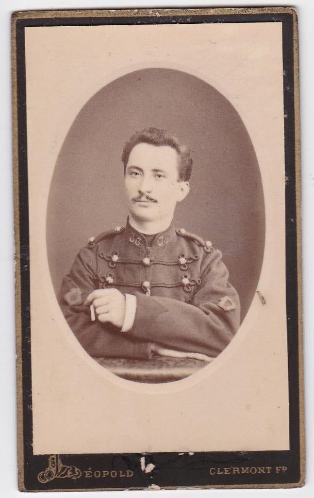 CDV van een Militair met Sigaret - Foto Leopold Clermond -, Verzamelen, Gebruikt, Verzenden, Foto, Buitenland