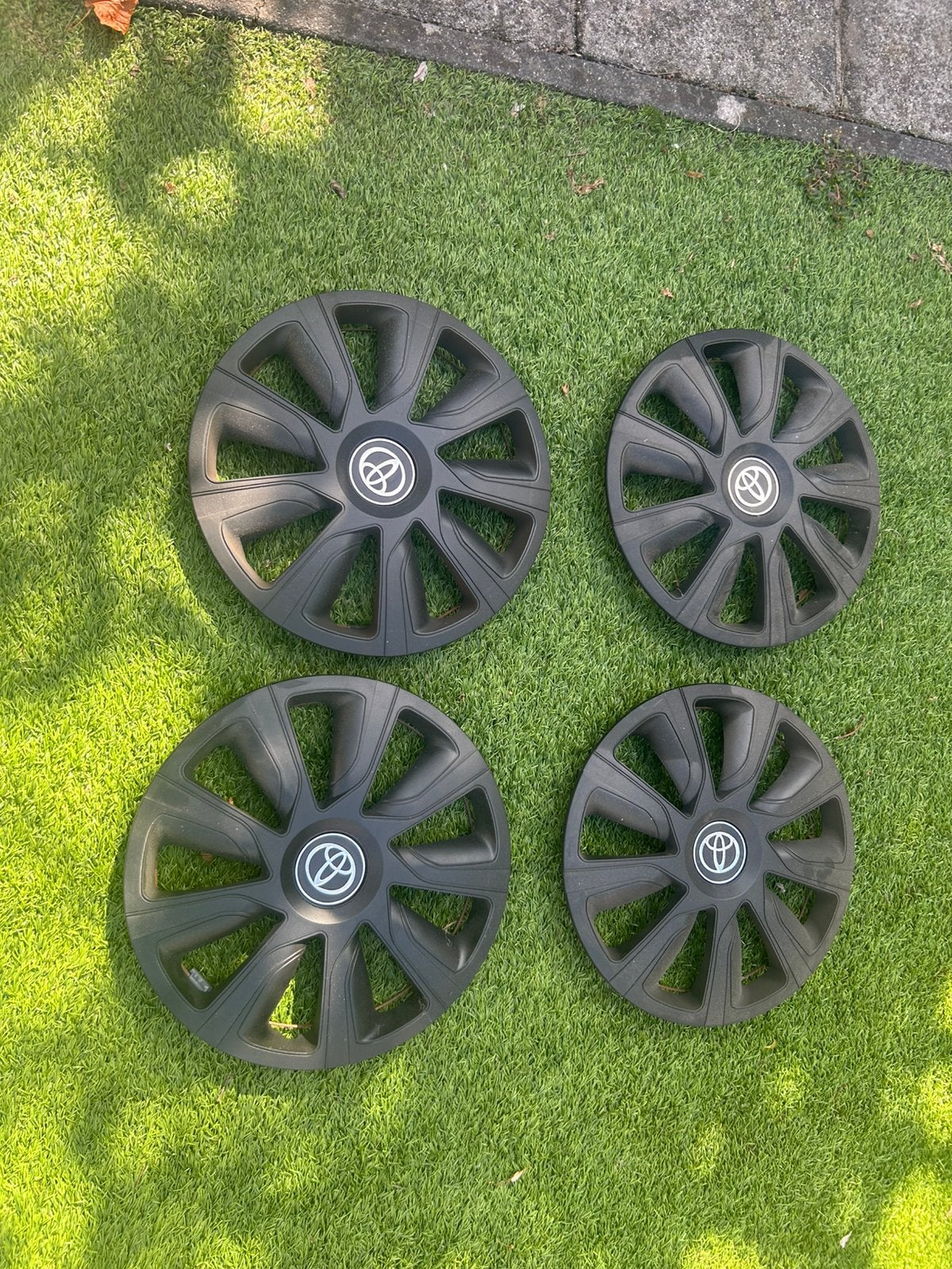 Toyota Aygo 14 inch wieldoppen, Auto diversen, Wieldoppen, Ophalen, Zo goed als nieuw