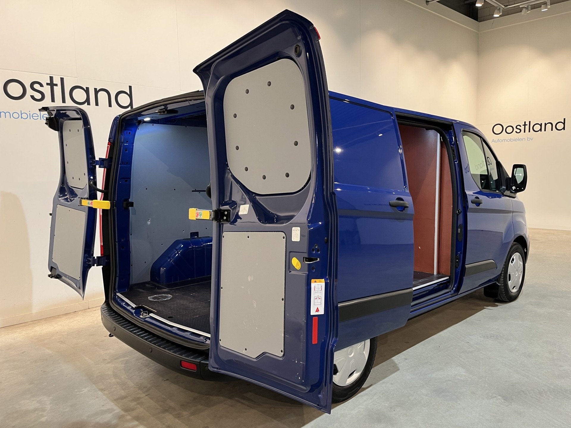 Ford Transit Custom 280 2.0 TDCI L1H1 Trend 130 PK Automaat, Auto's, Stof, 4 cilinders, Met garantie (alle), Blauw