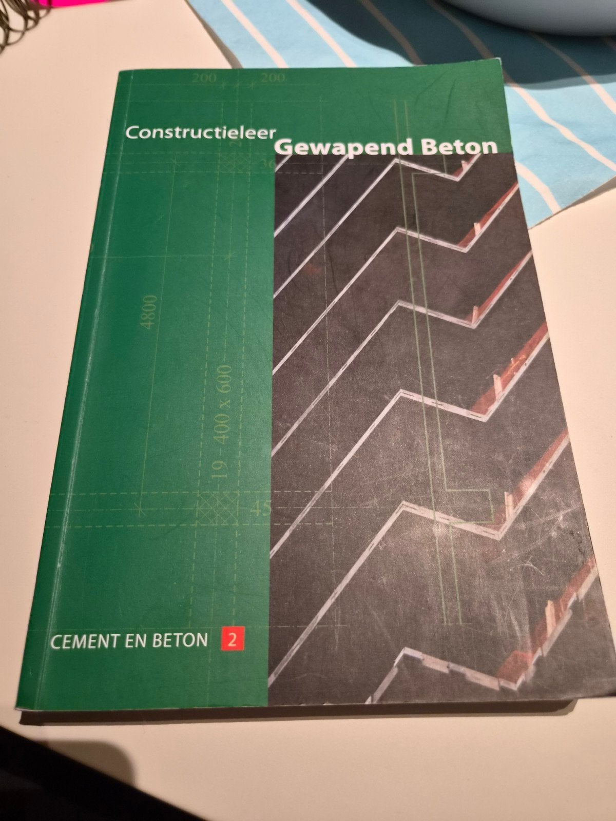 Constructieleer Gewapend Beton - Cement en Beton 2, Ophalen of Verzenden, Gelezen, Bouwkunde, Onbekend