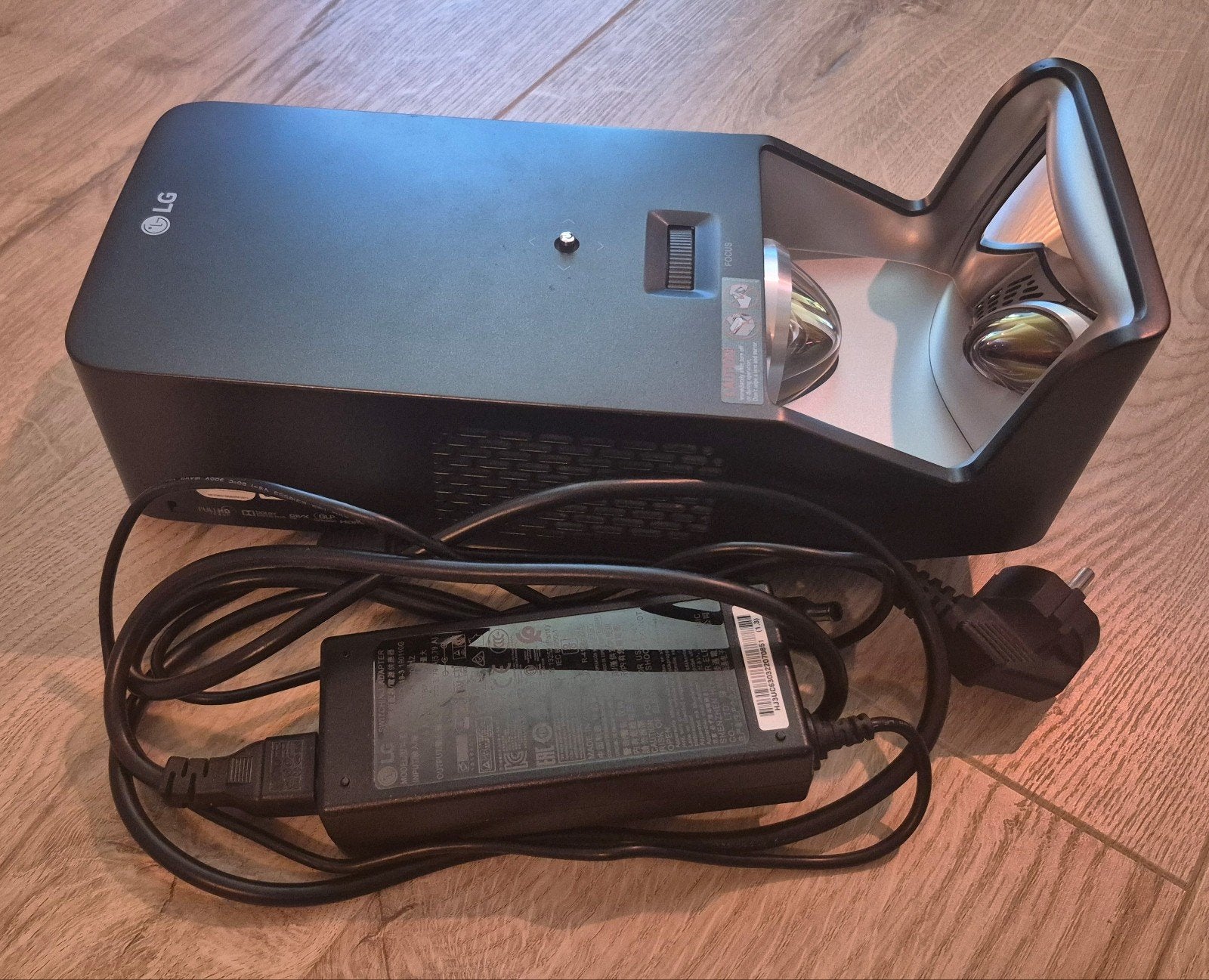 LG PF1000U Ultra short throw beamer - Zo goed als nieuw, Audio, Tv en Foto, Ophalen, Zo goed als nieuw, DLP, Full HD (1080)