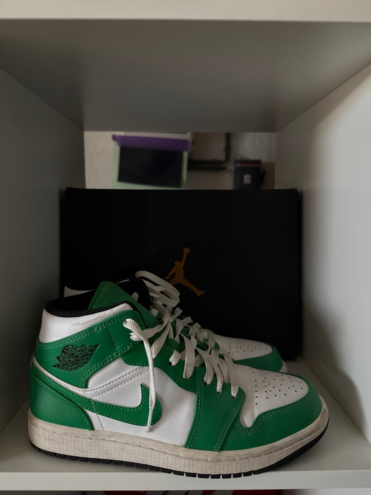 Nike Air Jordan 1 Mid 'Lucky Green' - Maat 40, Ophalen of Verzenden, Gedragen, Groen, Sneakers of Gympen