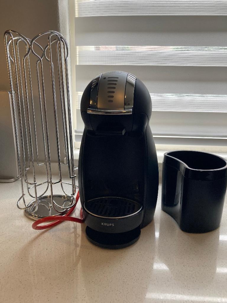 KRUPS Dolce Gusto Genio 2 KP1608 incl. cupshouder+opvangbak, Witgoed en Apparatuur, Koffiezetapparaten, Ophalen, Gebruikt, Koffiemachine