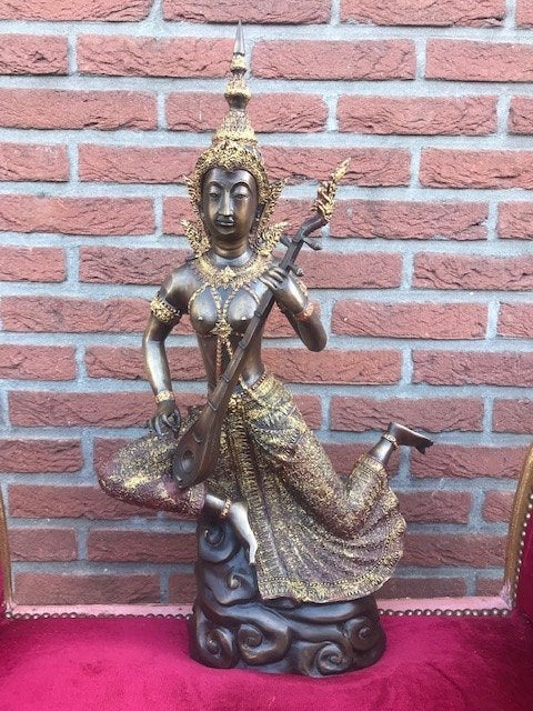 fraai groot bronzen beeld, Thaise tempelmuzikante, Antiek en Kunst, Antiek | Koper en Brons, Ophalen of Verzenden, Brons