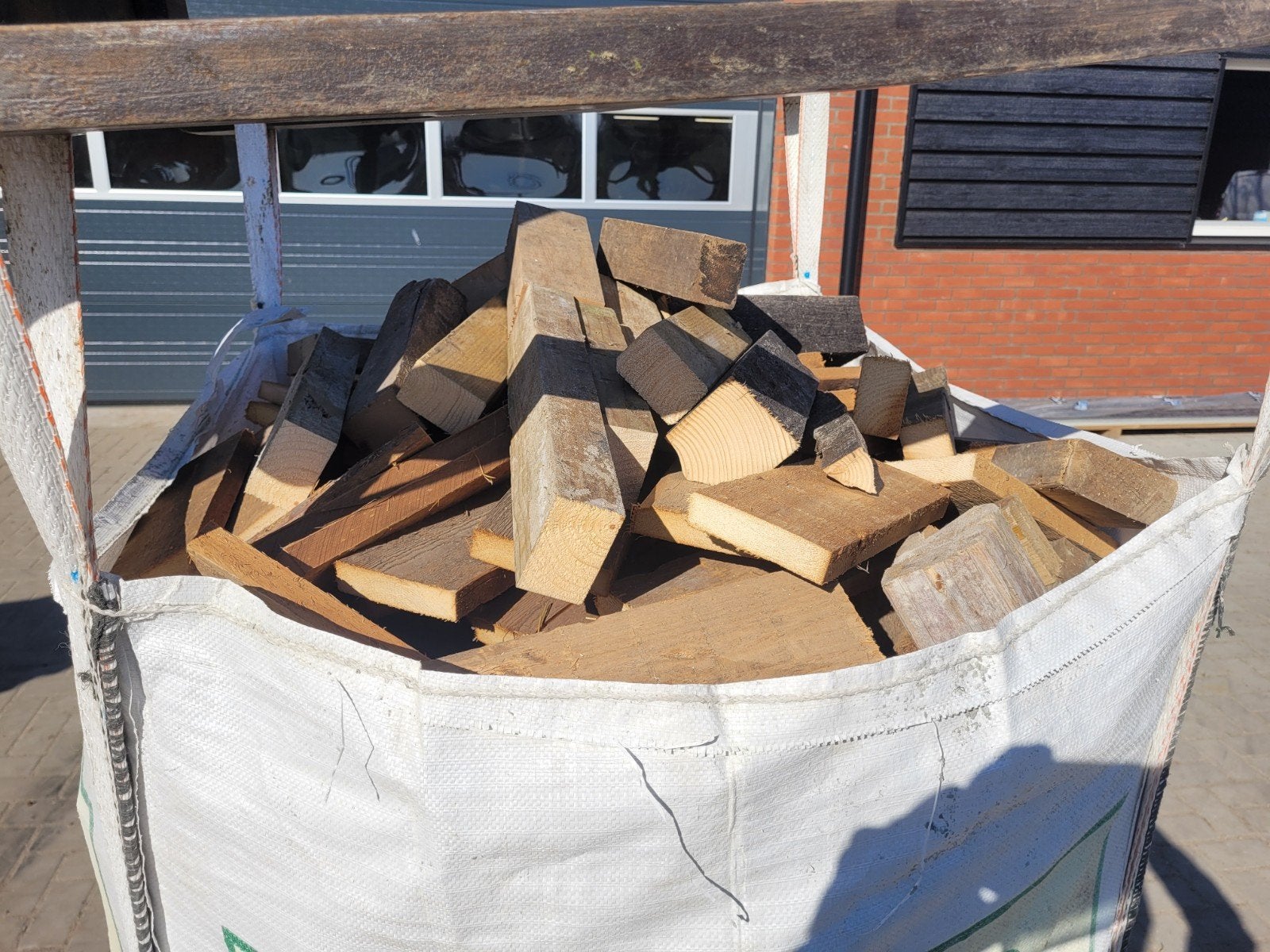 Big Bag met brandhout - Diverse houtsoorten, Tuin en Terras, Haardhout, Minder dan 3 m³, Ophalen of Verzenden, Overige houtsoorten