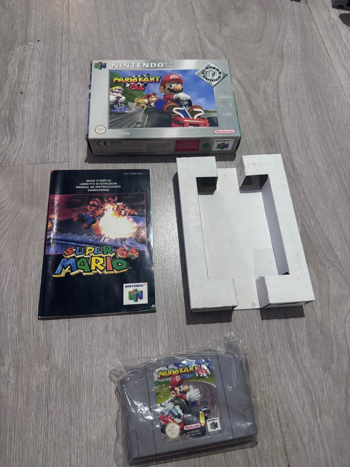 Nintendo 64 Mario Kart 64 & Super Mario 64 Handleiding, Spelcomputers en Games, Games | Nintendo 64, Gebruikt, Racen en Vliegen