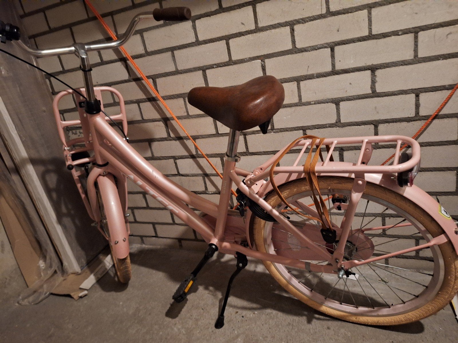 Roze damesfiets met voordrager en terugtraprem, Fietsen en Brommers, Fietsen | Dames | Damesfietsen, Terugtraprem, Gebruikt, 50 tot 53 cm