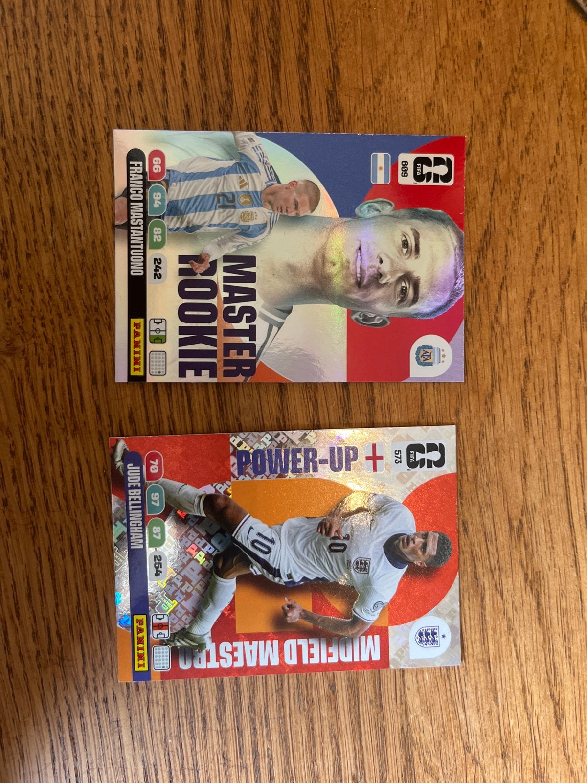 Panini Adrenalyn XL FIFA 365 Kaarten: Bellingham & Mastantuo, Ophalen of Verzenden, Zo goed als nieuw, Buitenlandse clubs, Spelerskaart