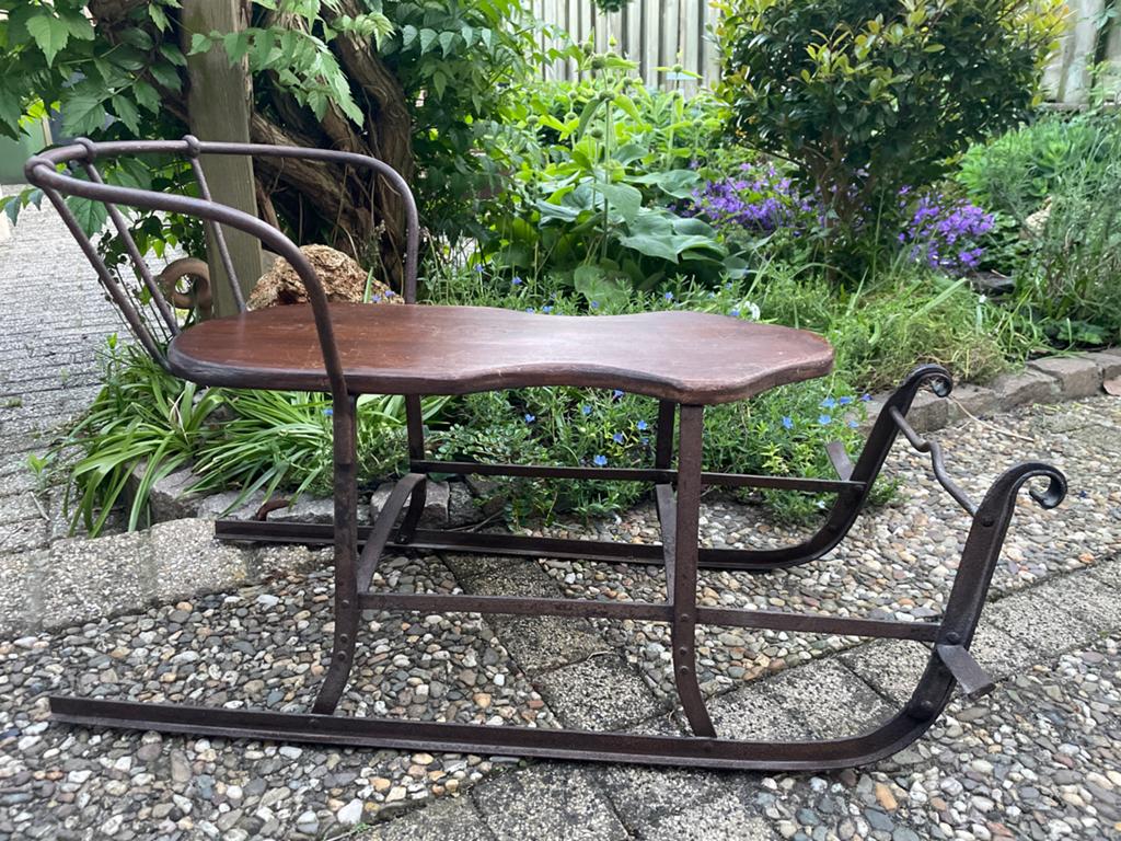 Antieke houten slee met ijzeren frame, Ophalen of Verzenden, Rugleuning, Gebruikt, Hout