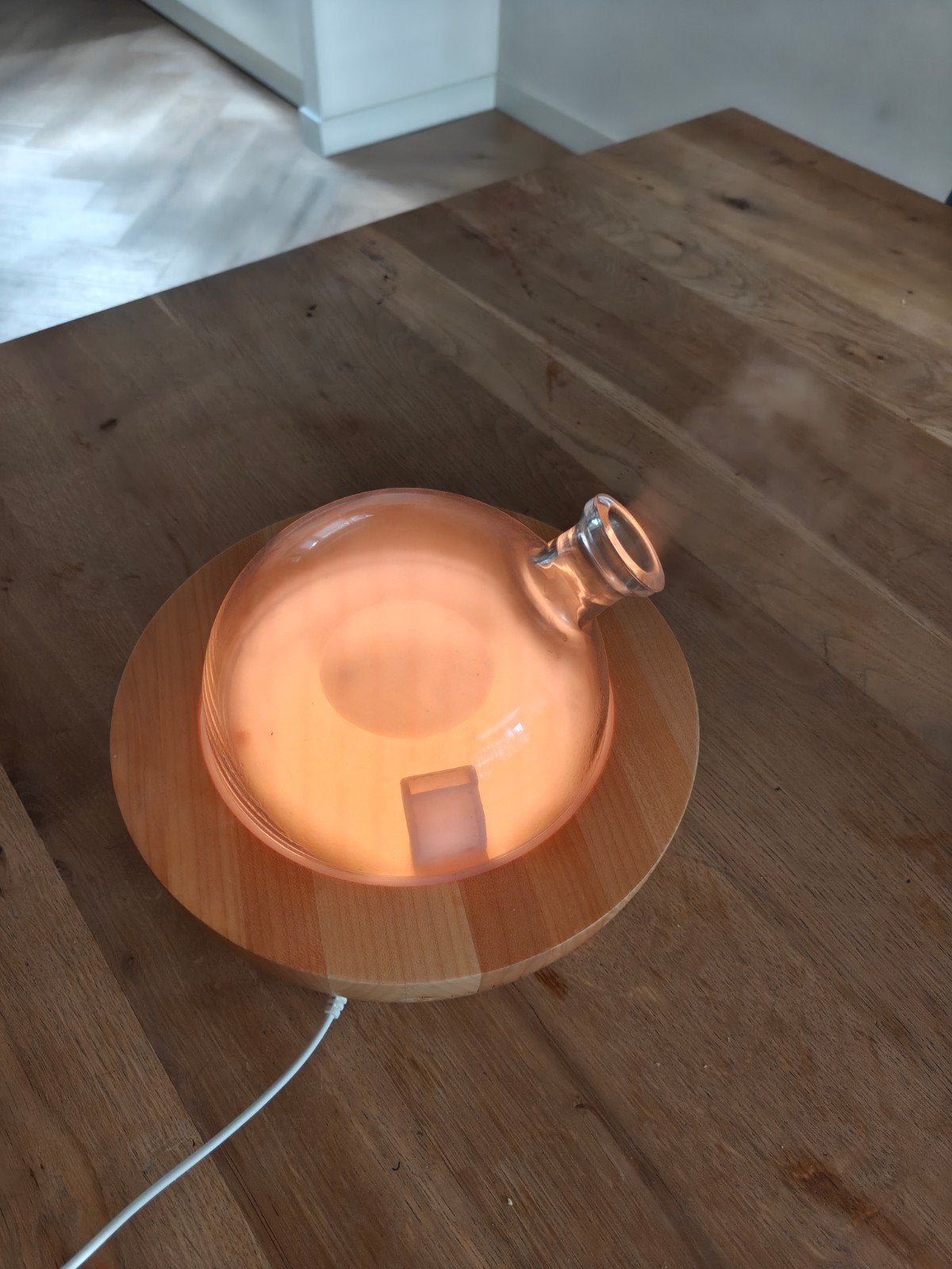 Young Living Aria Diffuser met afstandsbediening, Ophalen of Verzenden, Zo goed als nieuw, Bruin, Hout