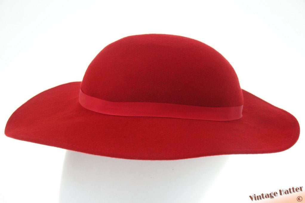 Vintage Wijde en lage dameshoed Doeskin rood wolvilt 54,5 XS, 55 cm (S, 6⅞ inch) of minder, Hoed, Doeskin U.S.A., Ophalen of Verzenden