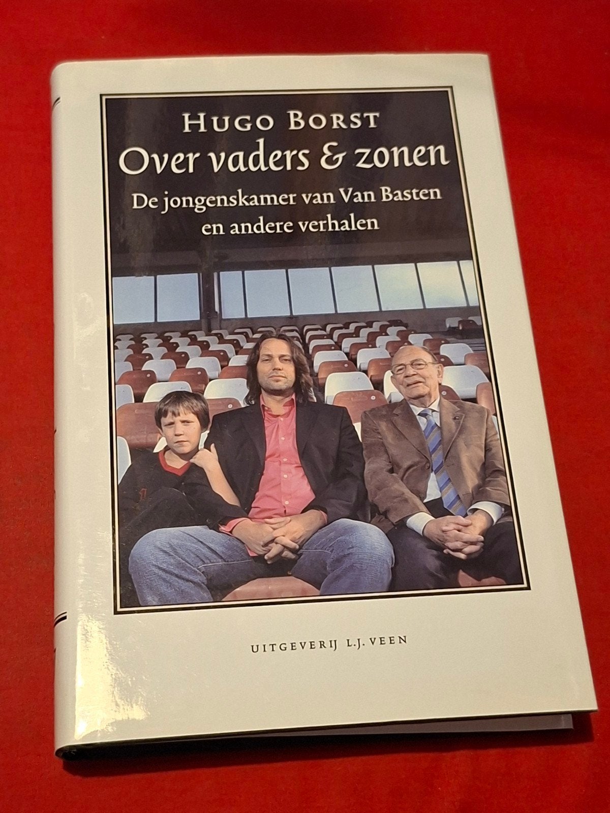 GESIGNEERD Over vaders & zonen. Hugo Borst. 2005, Boeken, Sportboeken, Ophalen of Verzenden, Zo goed als nieuw, Balsport