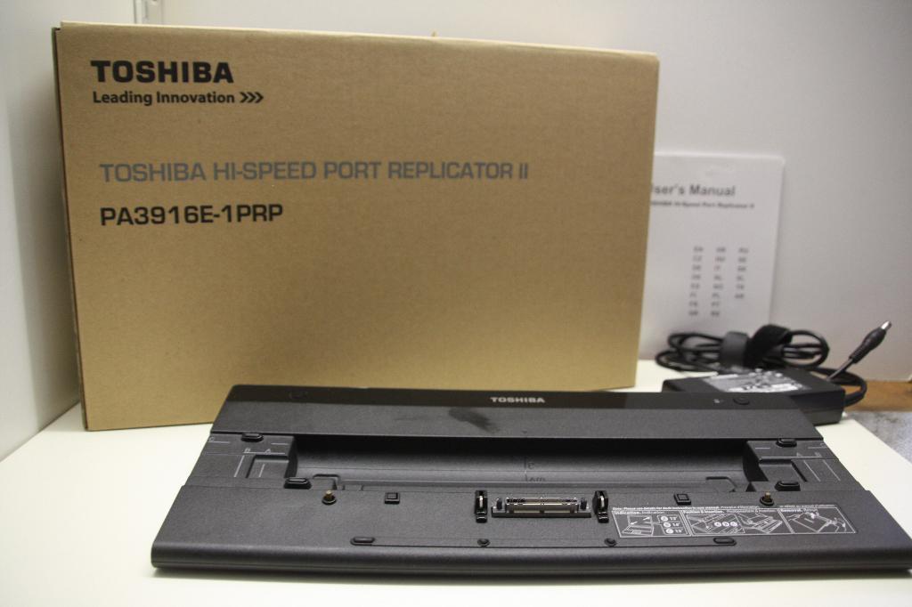 Toshiba Hi-Speed Port Replicator II Docking Station., Ophalen of Verzenden, Zo goed als nieuw, Docking station, Toshiba