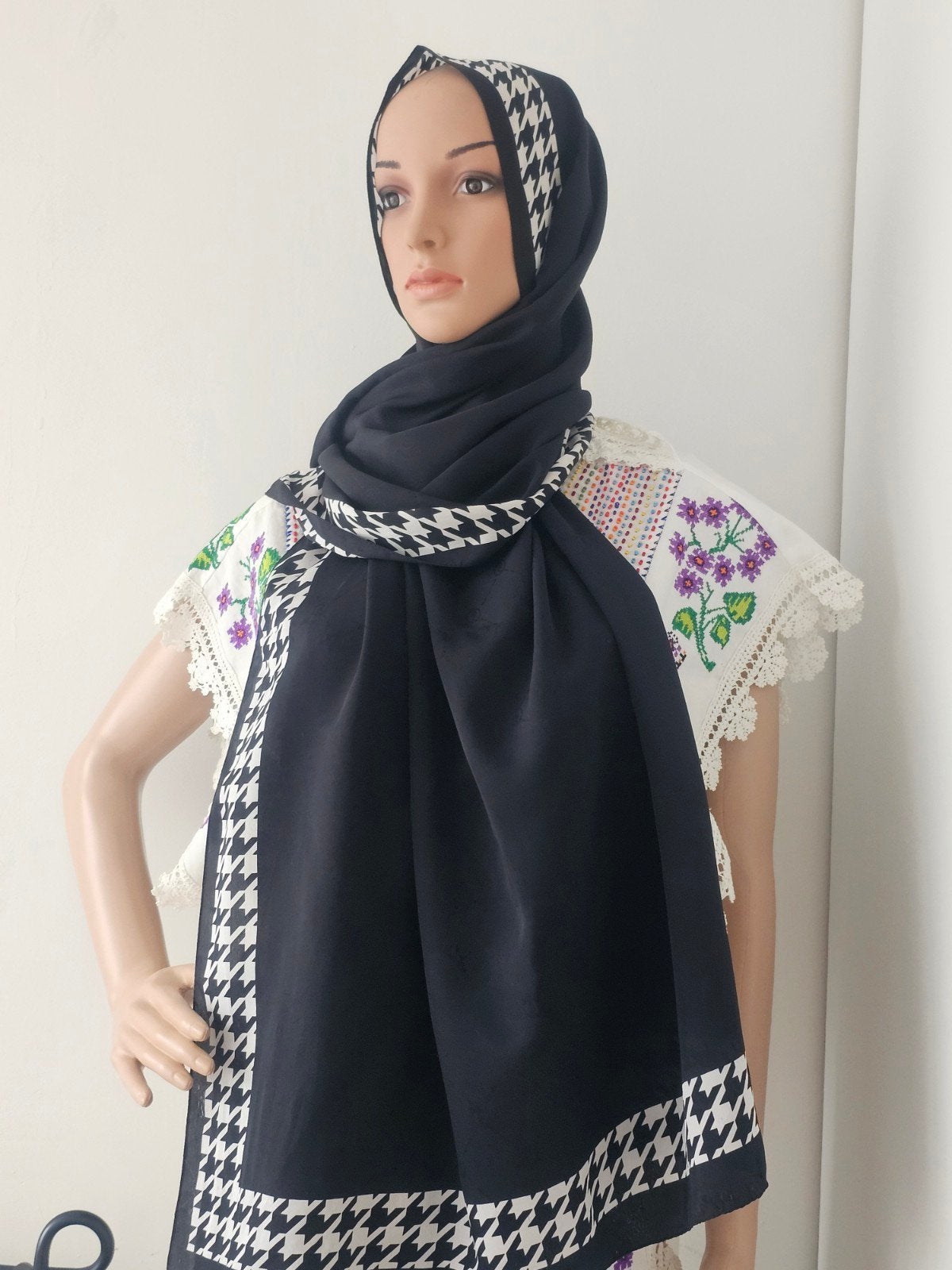 Cardion merk zwarte sjaal, Ophalen of Verzenden, Zo goed als nieuw, Maat 46/48 (XL) of groter, Sjaal