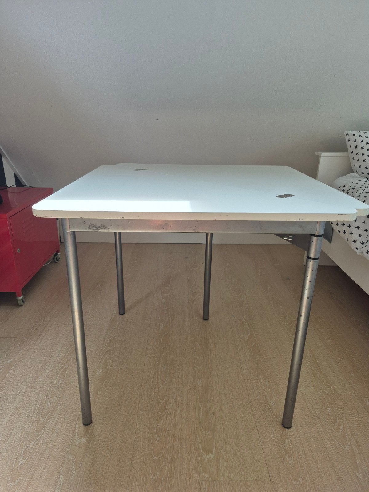 Handige tafel voor kamerbewoner, Huis en Inrichting, Bureaus, Ophalen, Demontabel, Hoekbureau, IKEA