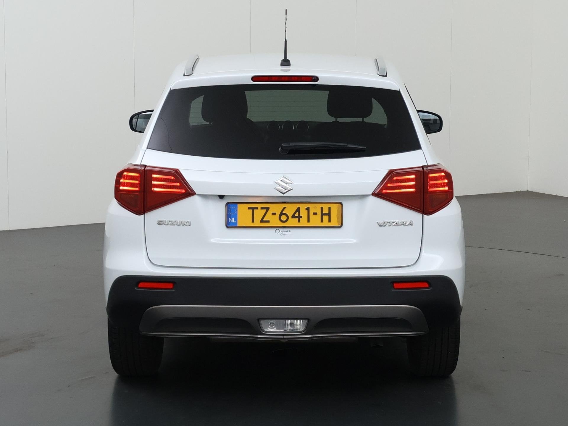Foto 4 van Suzuki Vitara 1.0 Boosterjet Comfort | Navigatie | Parkeerca