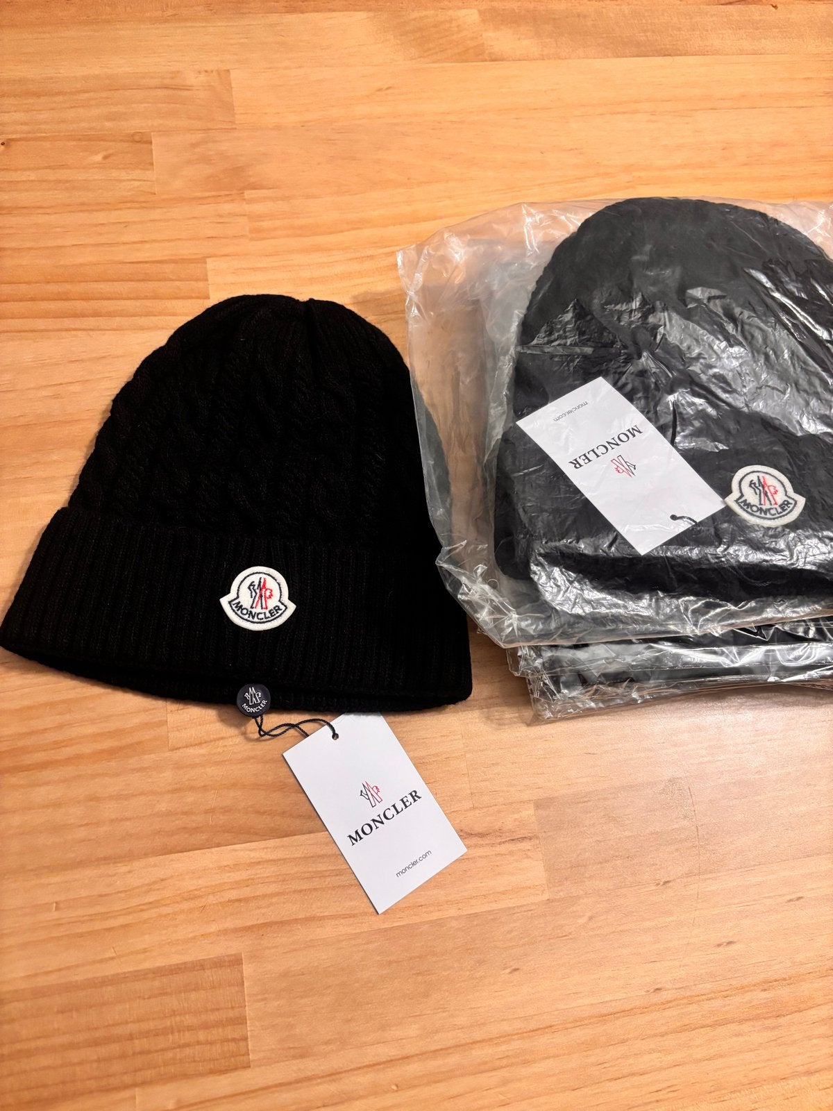 Moncler Muts Zwart - Nieuw met labels, Ophalen of Verzenden, Nieuw, Muts