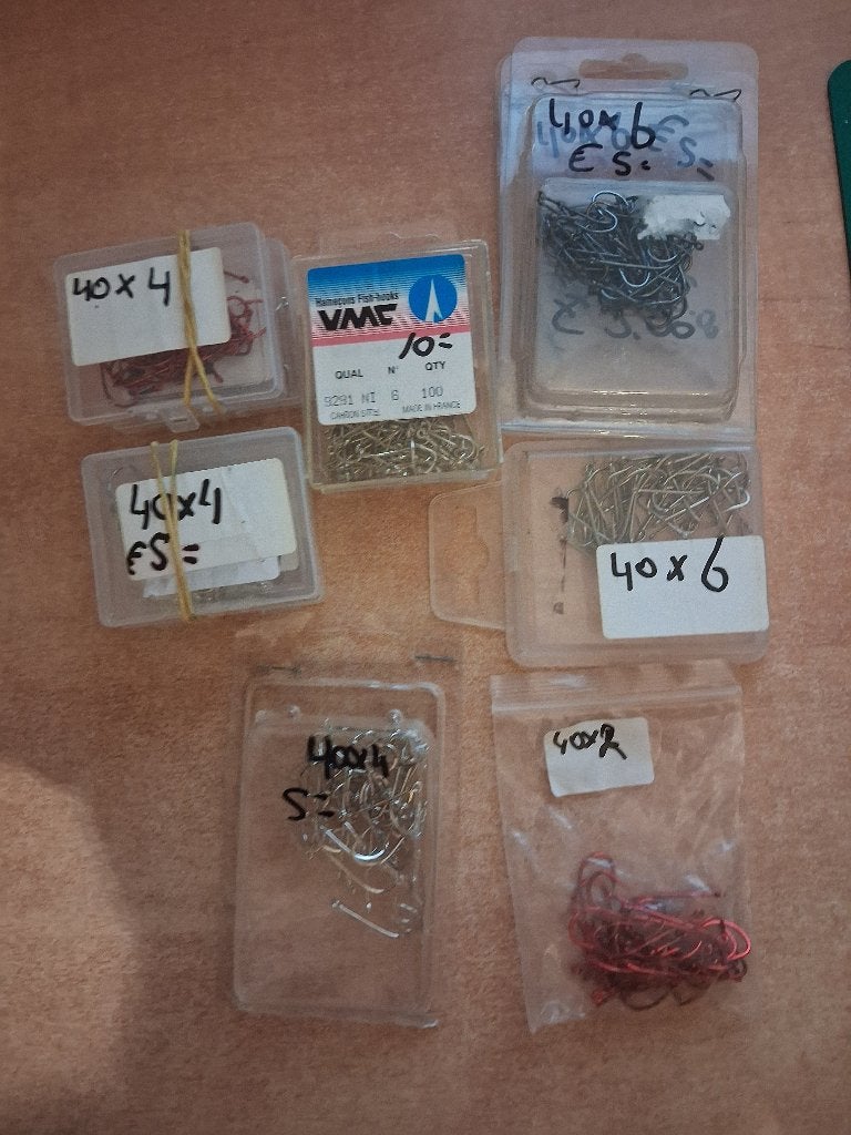 aangeb 40 worm haken mt 4 of 6 €5,00, Ophalen of Verzenden, Nieuw, Haak