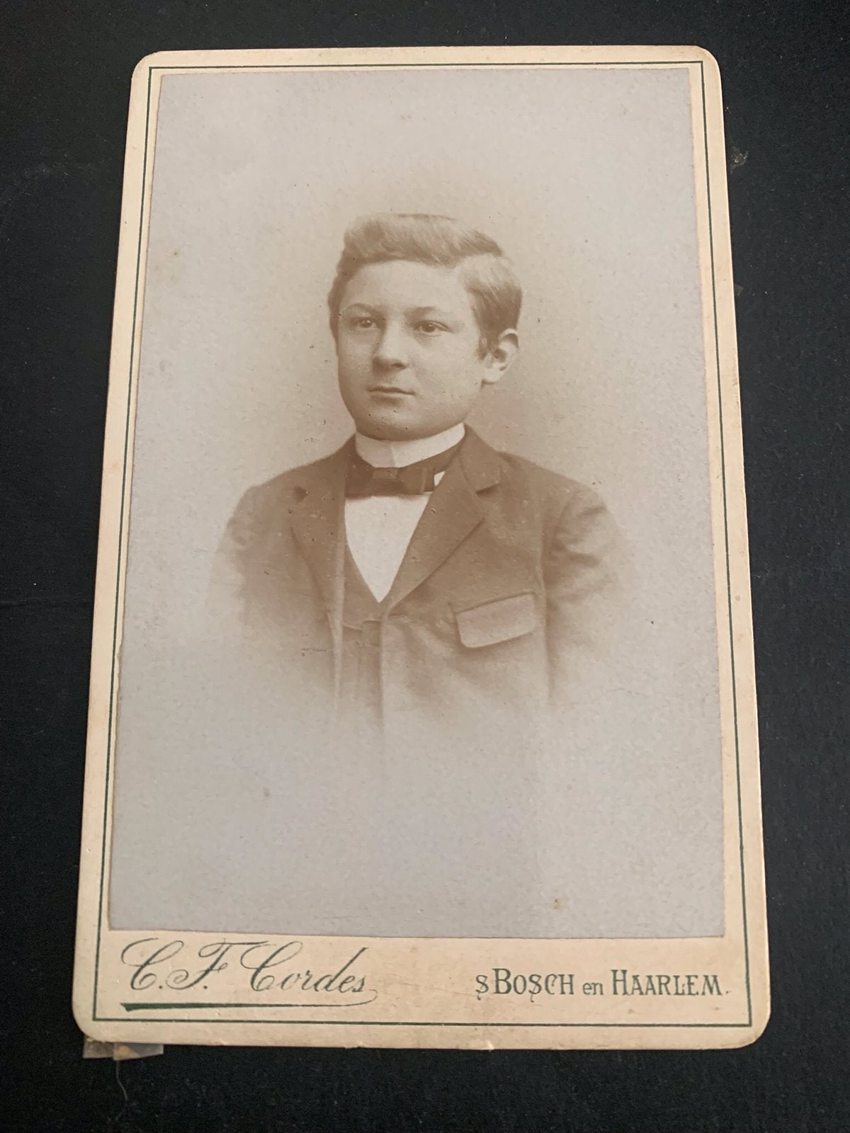 cdv carte de visite jongen C F Cordes ‘s Bosch Haarlem, Verzamelen, Verzenden, Voor 1940, Zo goed als nieuw, Foto