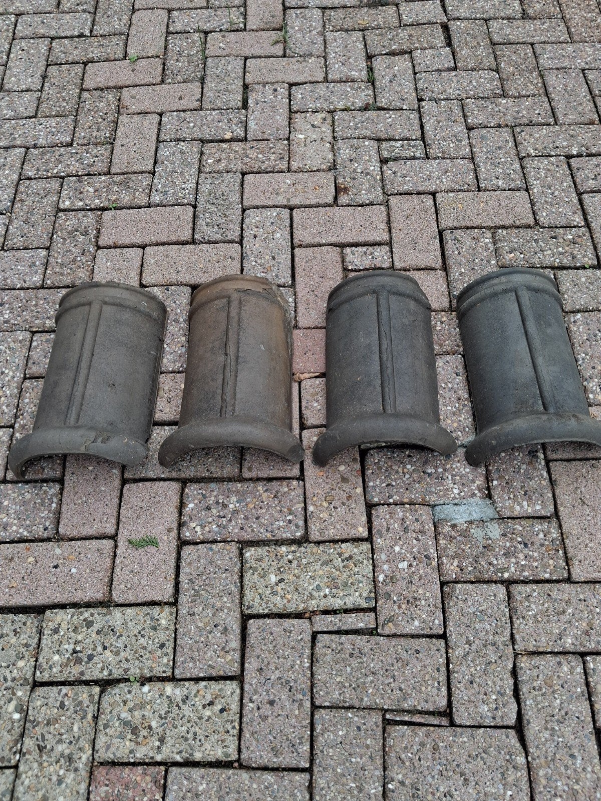 Nokvorsten, grijs, 4 stuks., Doe-het-zelf en Verbouw, Dakpannen en Dakbedekking, Ophalen, Gebruikt, Steen of Klei, Minder dan 5 m²