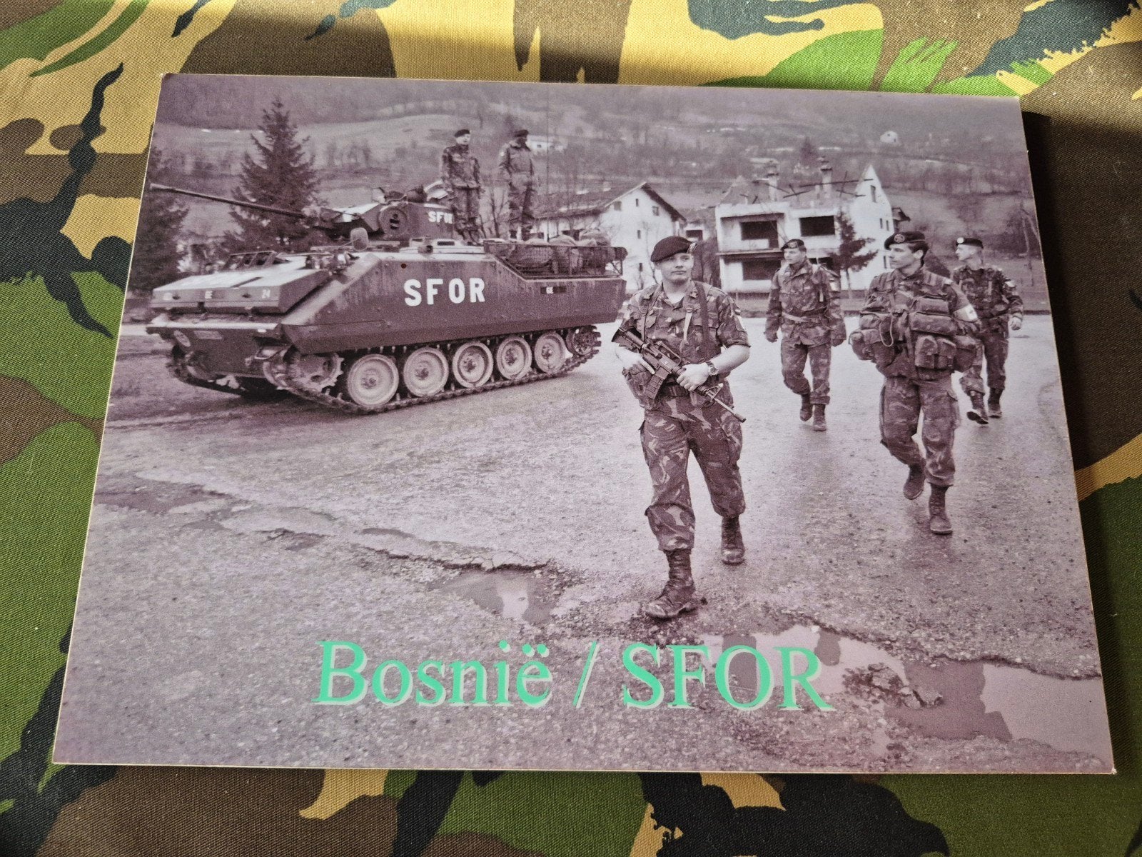 Fotobord 101 NL Mechbat SFOR Bosnië, Ophalen of Verzenden, Buitenlandse clubs