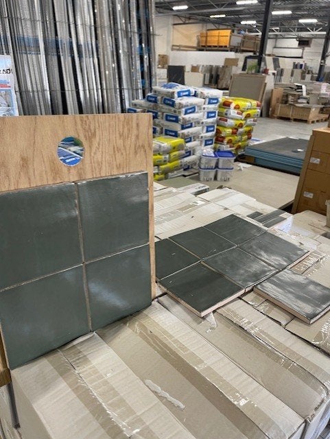 Wandtegel 13x13 Groen Mat — Handgemaakte look | €29,95 p/m², Keramiek, Overige typen, Nieuw, Ophalen of Verzenden