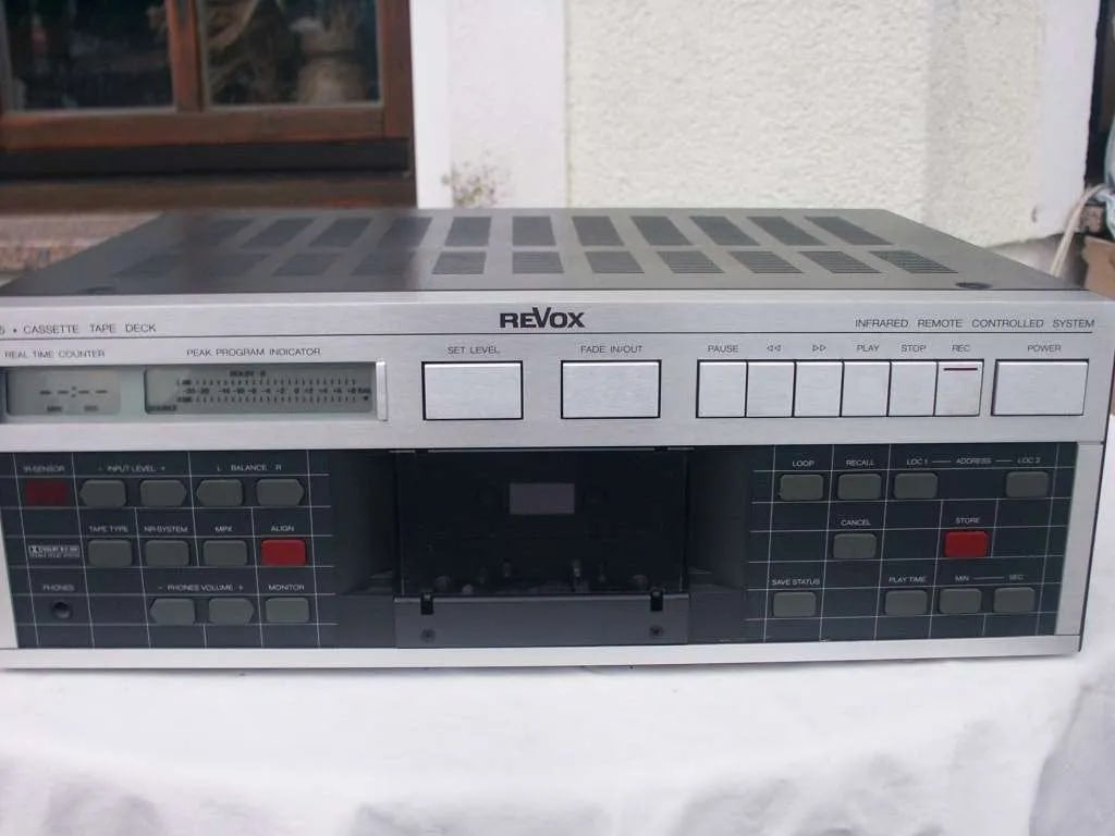 Viermotorige High-End Kassettendeck Revox B215