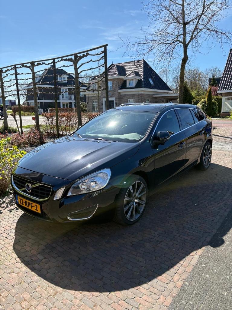 Volvo V60 2.0T 149KW Aut6 2011 Zwart, 1502 kg, 1800 kg, Zwart, 4 cilinders