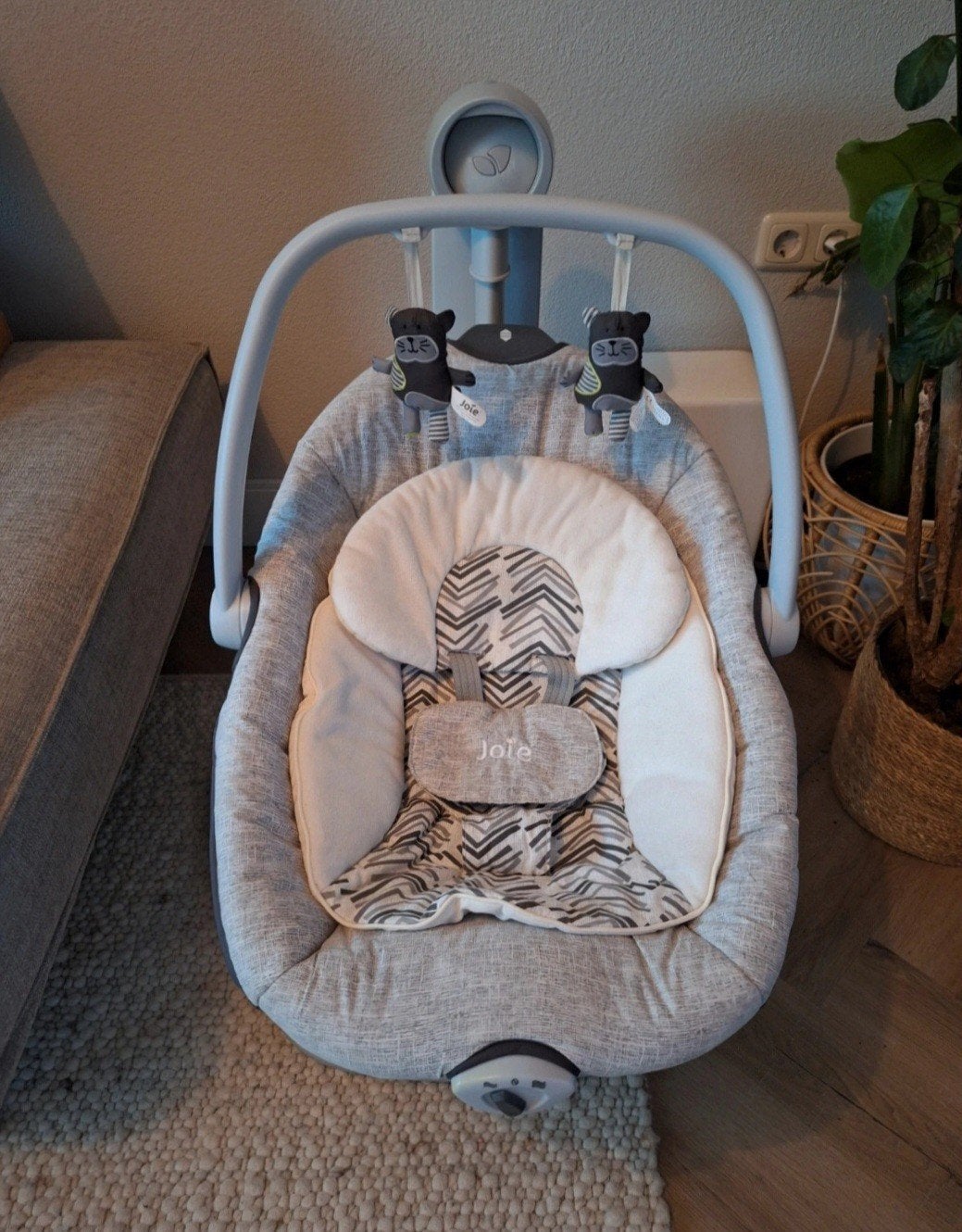Joie Serina 2 in 1 - Elektrische babyschommel / Wipstoel, Ophalen, Zo goed als nieuw